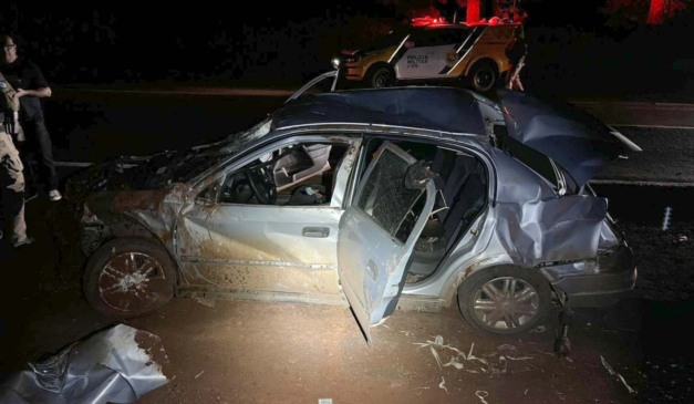Veículo fica completamente destruído após acidente na PR-182, em Maripá