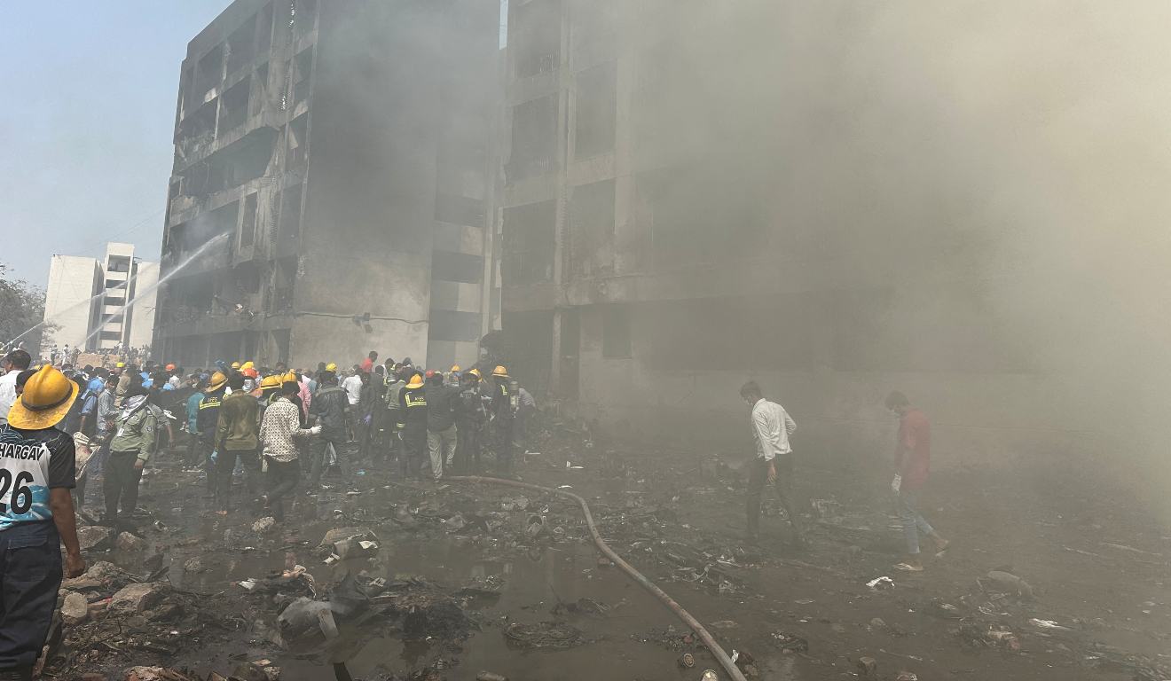 Avião cai na Índia