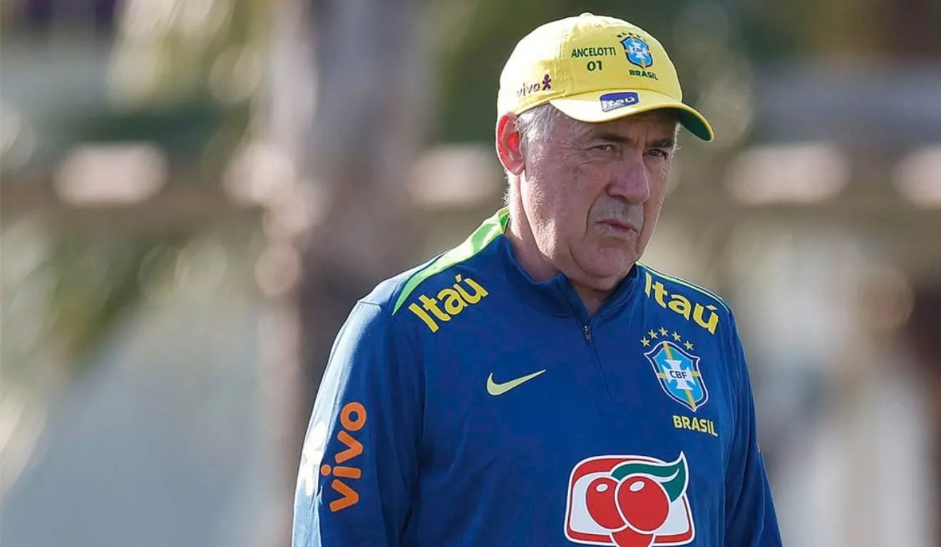 Carlo Ancelotti durante os primeiros treinos pela seleção brasileira
