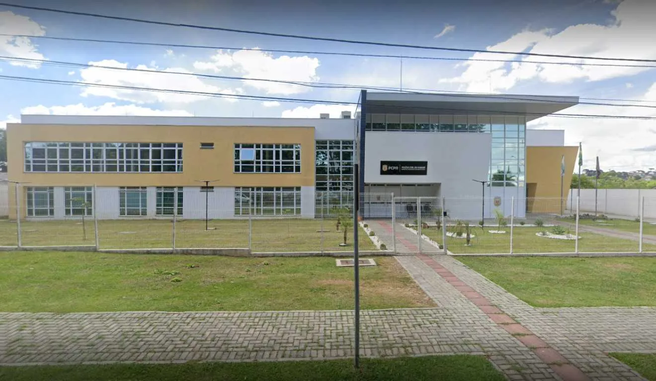 Frente da Delegacia da Divisão de Homicídios e Proteção à Pessoa