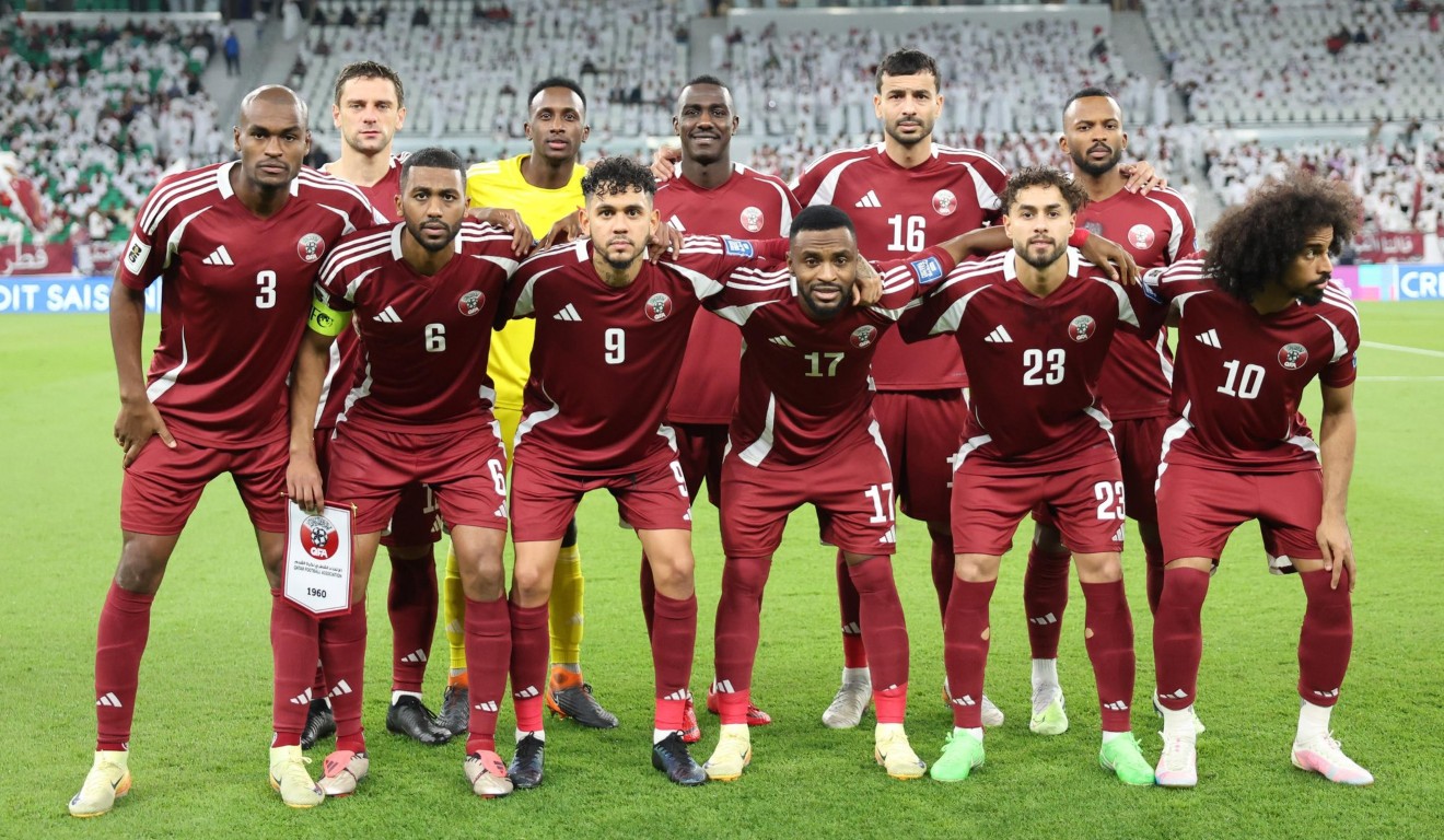 Seleção catari perfilada para partida