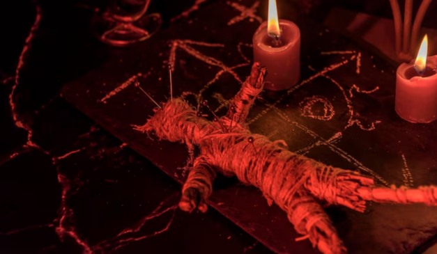 Boneco usado em ritual satânico