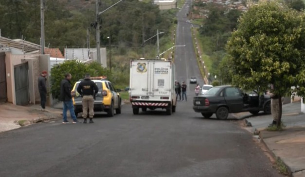 Detento foi morto dentro de um Chevrolet Classic, na frente da casa onde morava em Arapongas