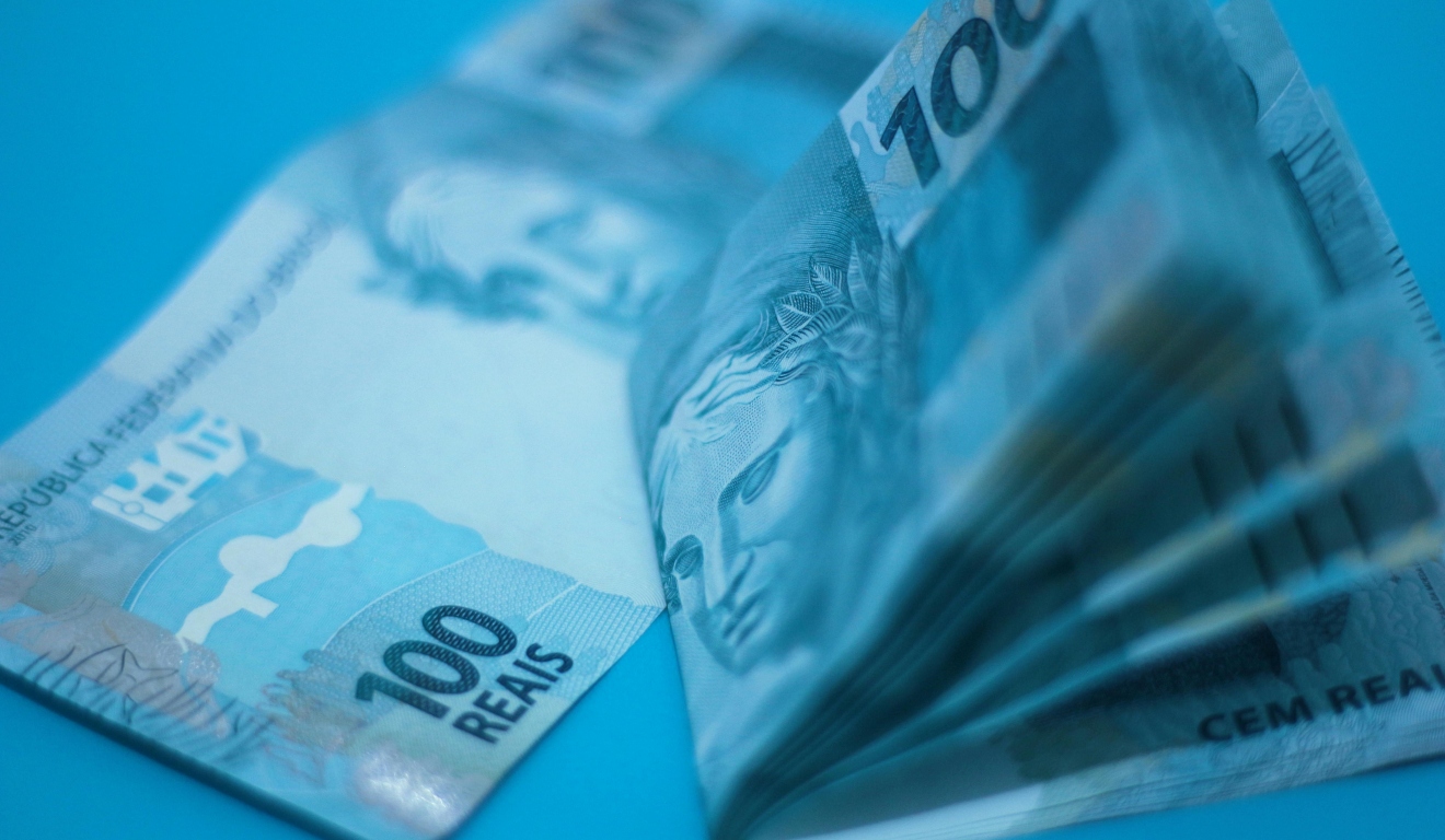 Notas de R$ 100 agrupadas