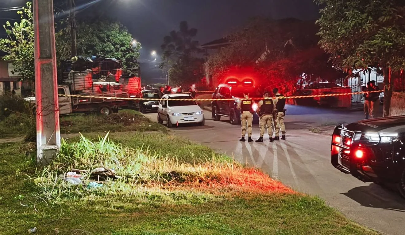 Homem rouba carro e morre em troca de tiros com a polícia no bairro Uberaba, em Curitiba