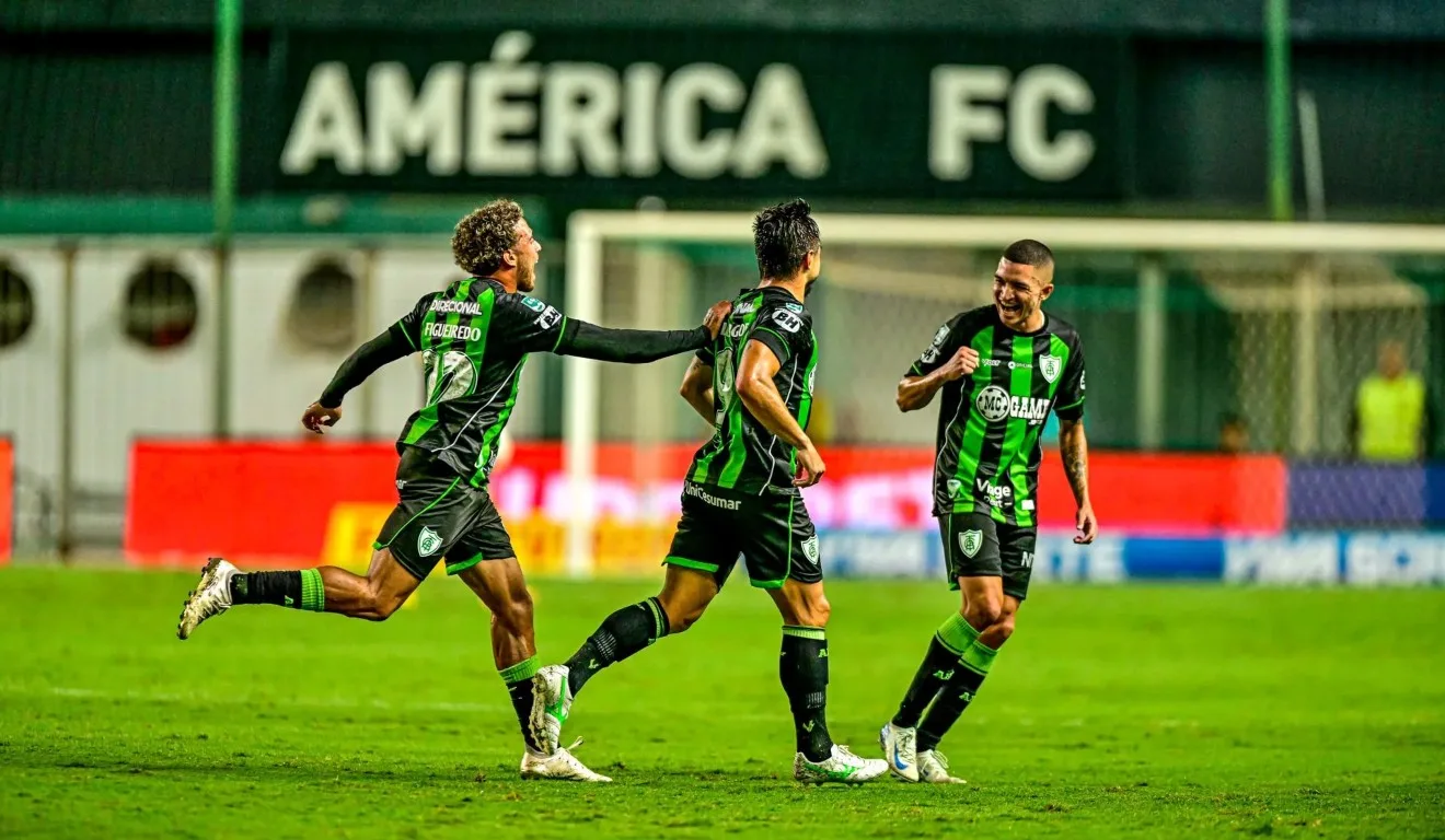 William 'Dubgod' comemorando gol pelo América-MG