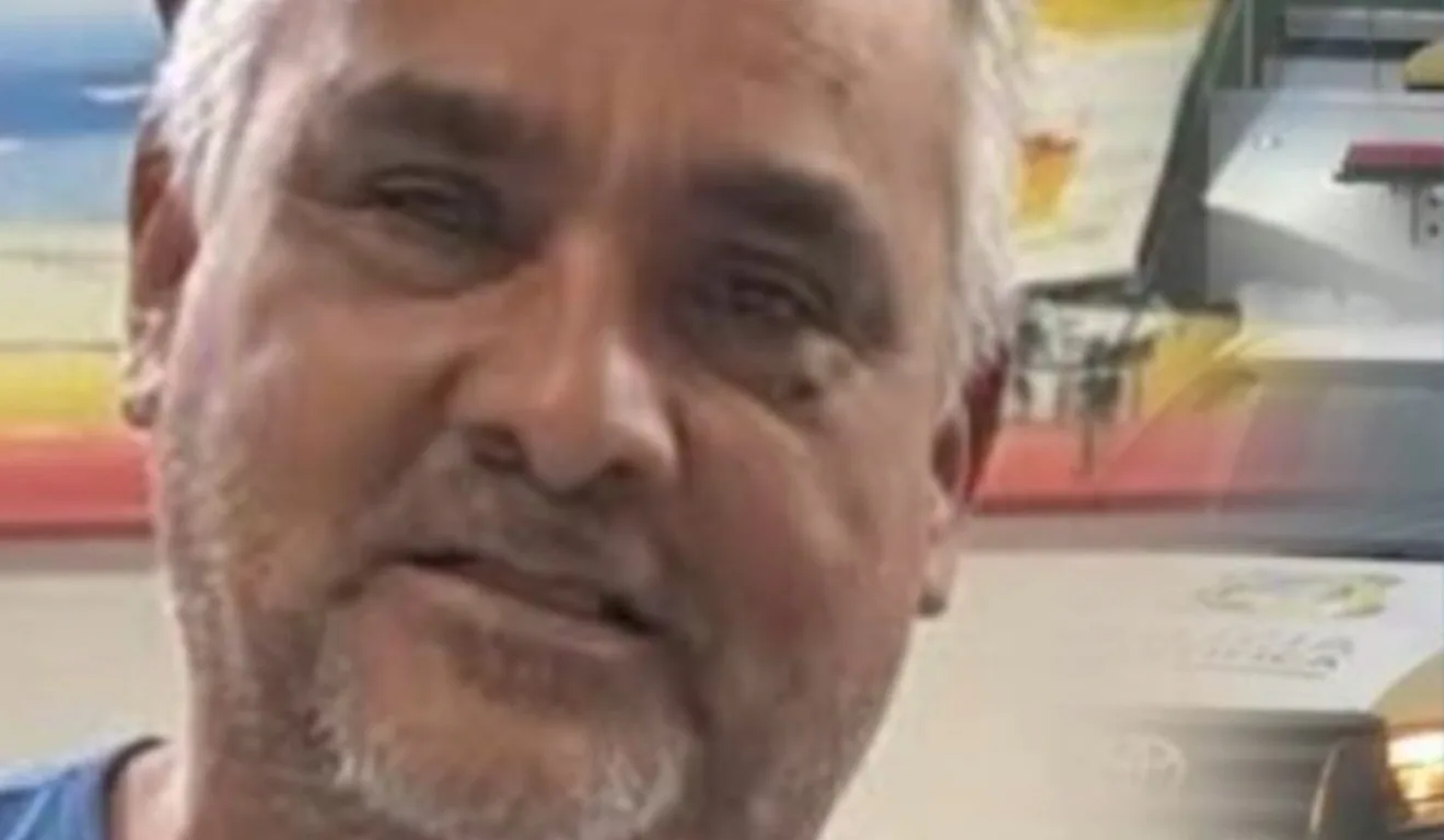 Alfredo Bueno em foto colorida com fundo desfocado, possivelmente em seu restaurante