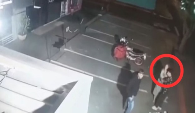 mãe pedindo ajuda após filho matar pai