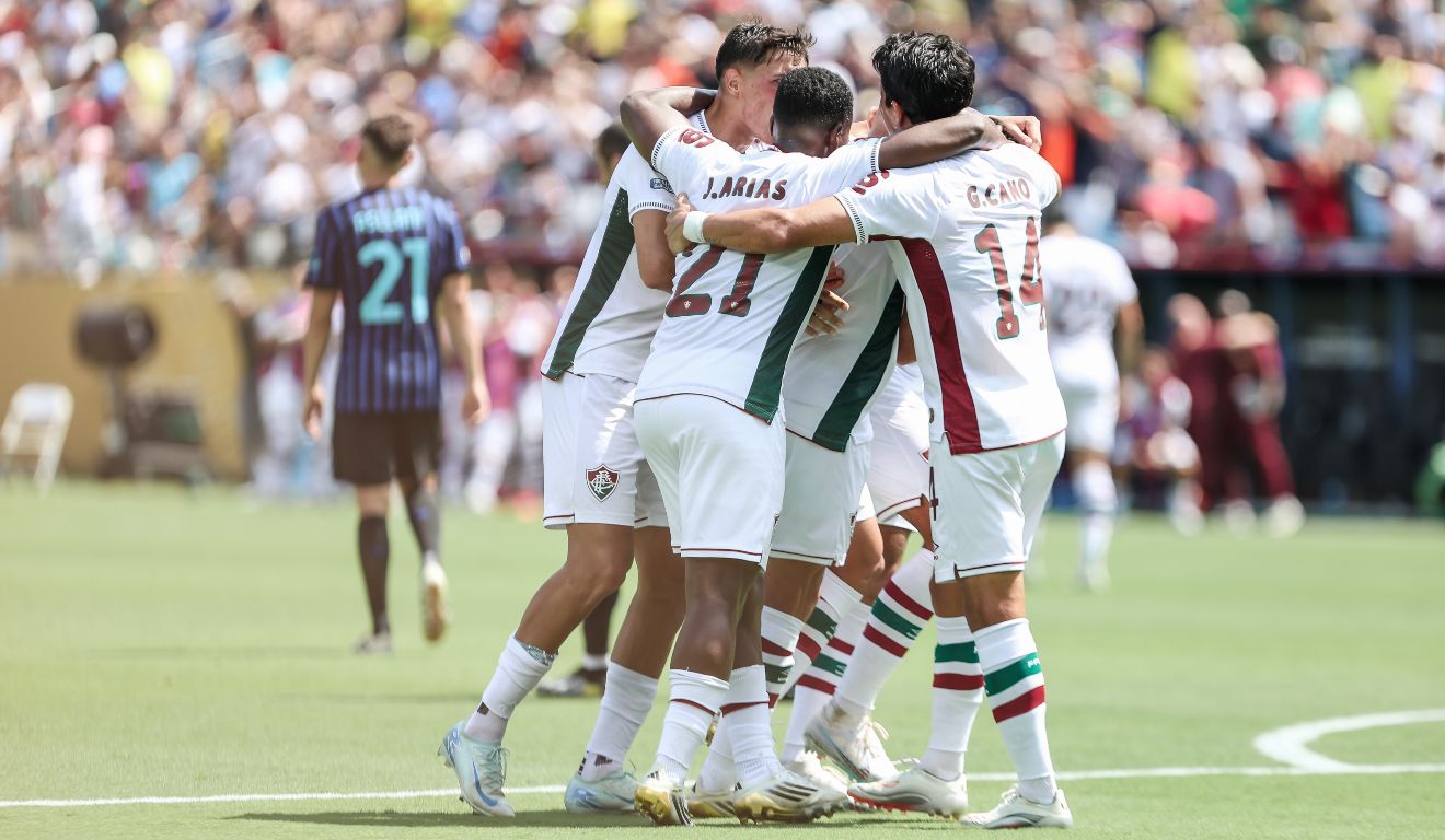 Jogadores do Fluminense comemoram o primeiro gol sobre a Inter de Milão.