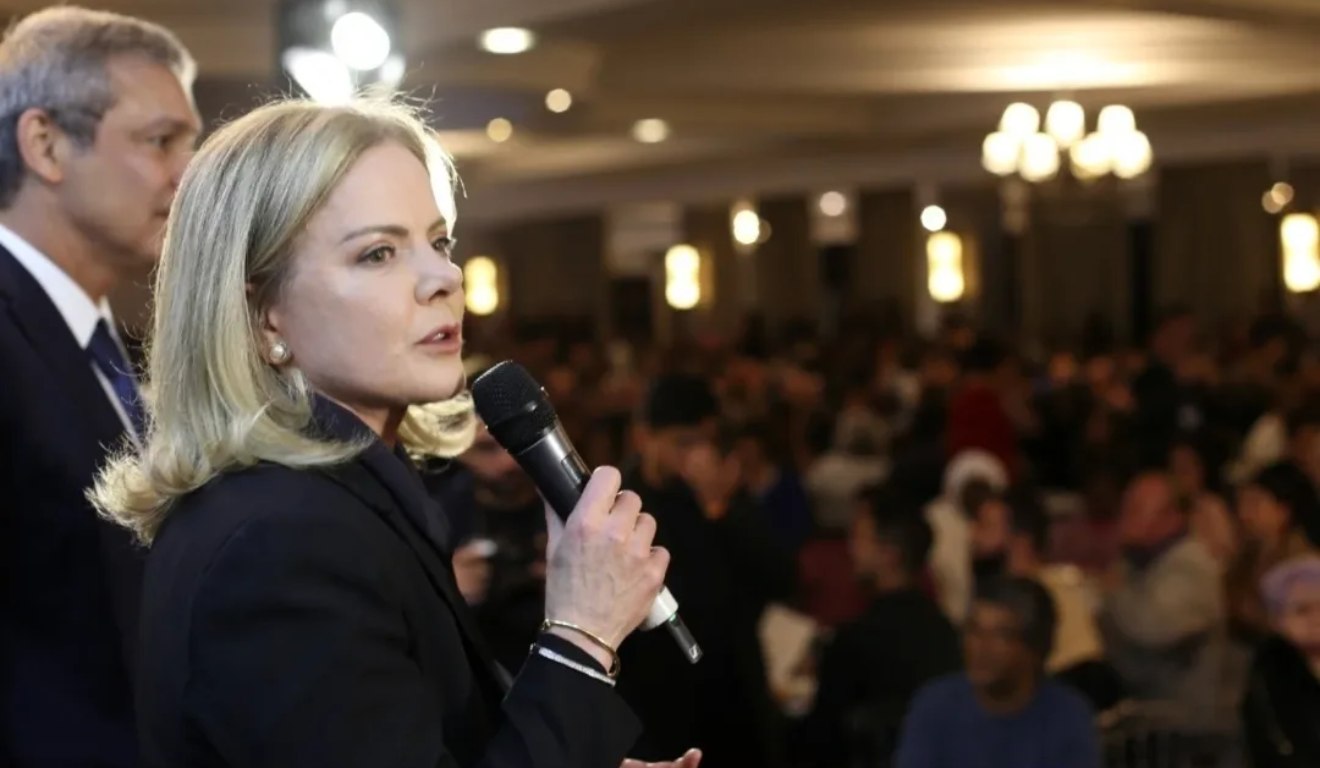 Gleisi Hoffmann comentou sobre o escândalo do INSS em evento, em Curitiba