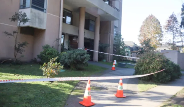 Faixada do prédio no qual o menino caiu.