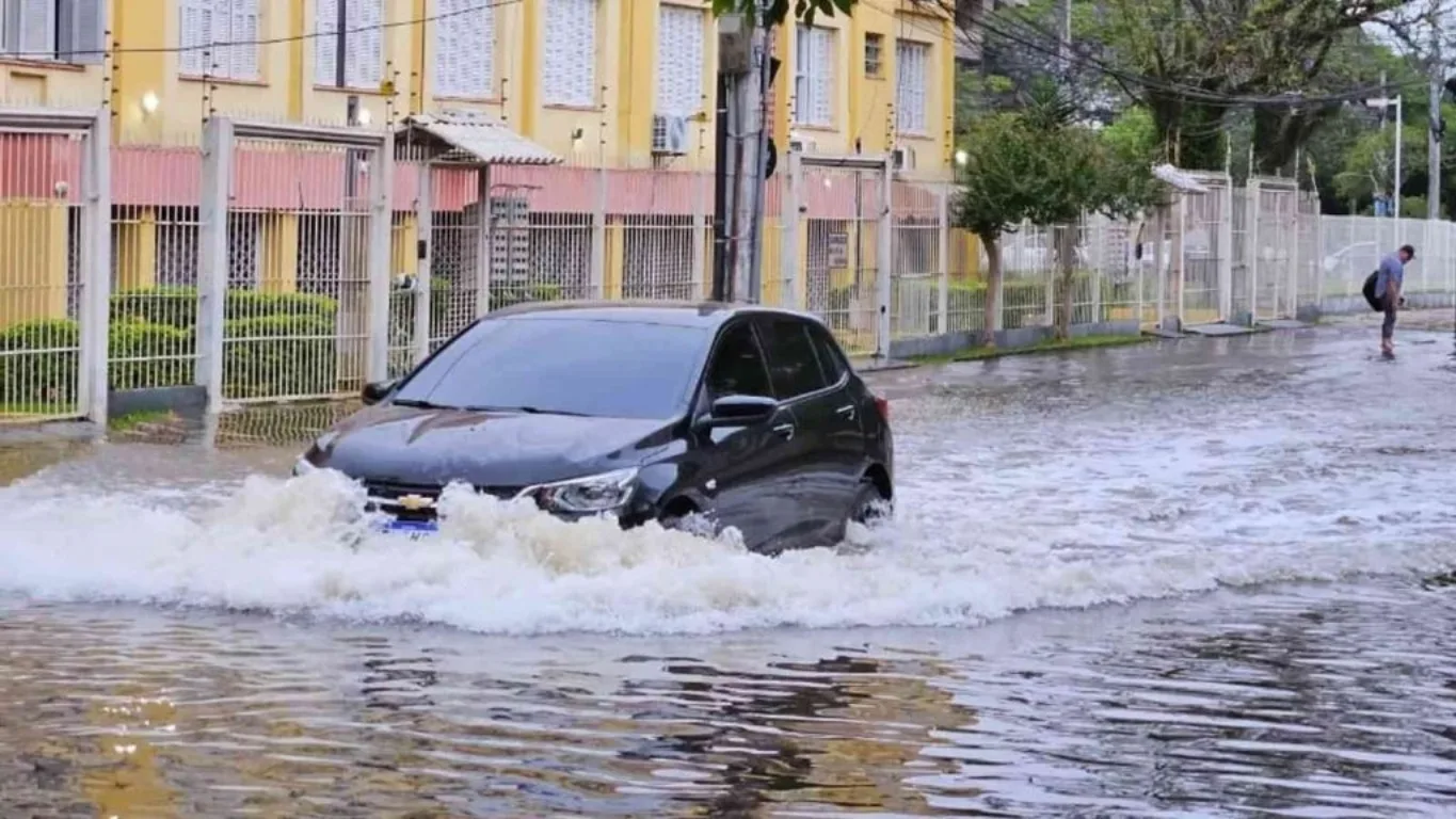 Além de Santa Maria, chuva trouxe enchentes para Porto Alegre