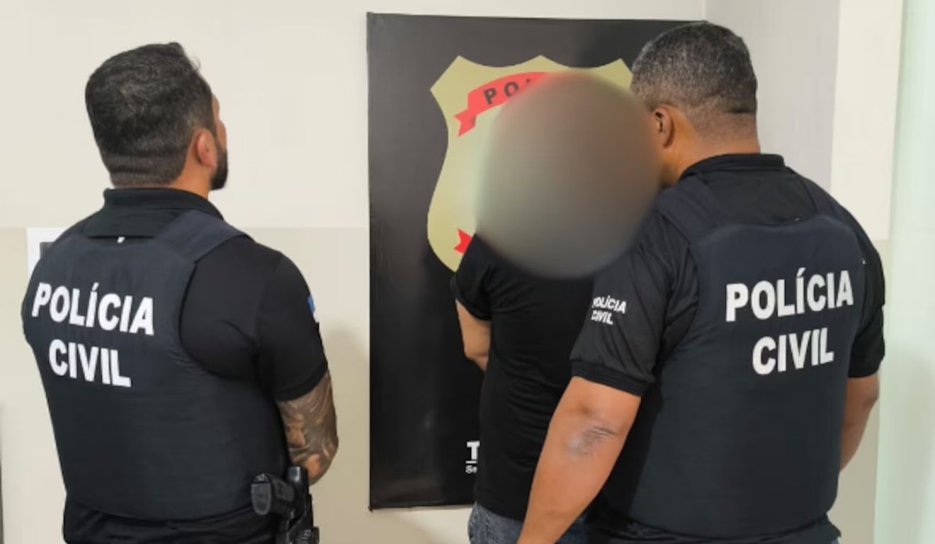 homem sendo preso por ameaçar ex-namorada com pix