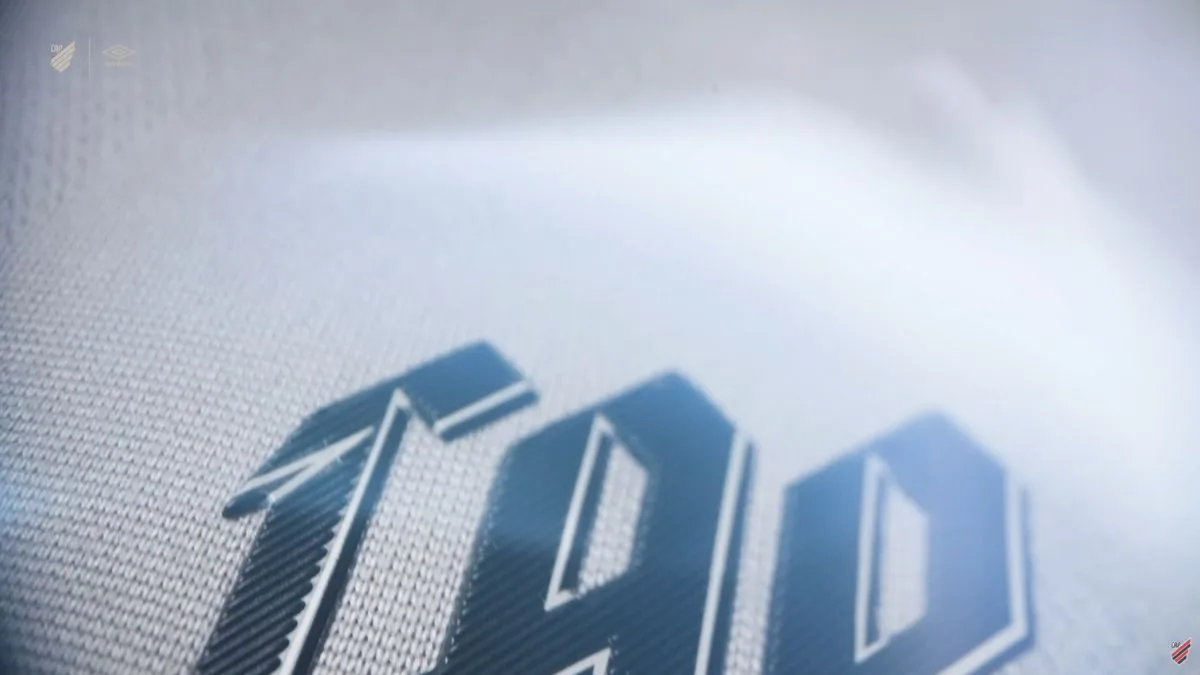 Detalhe da nova camisa do Athletico.