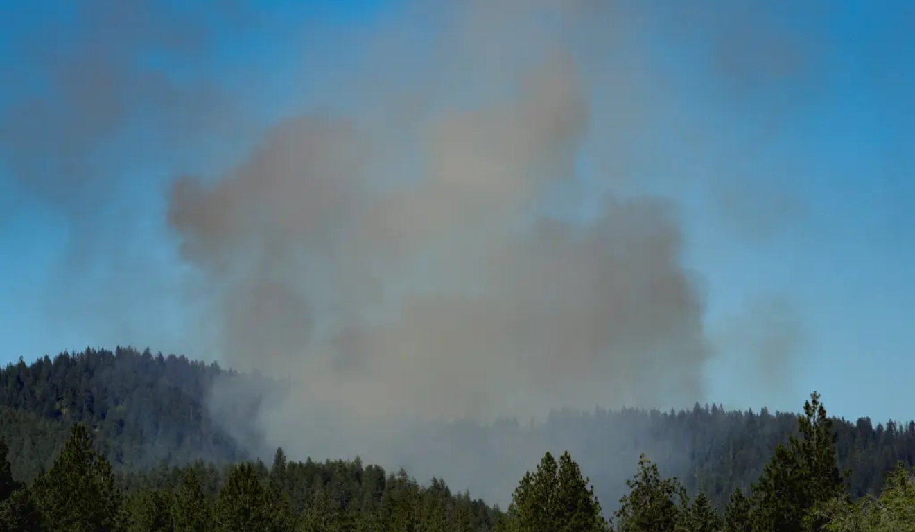 Tragédia em Idaho: dois bombeiros mortos em emboscada durante incêndio