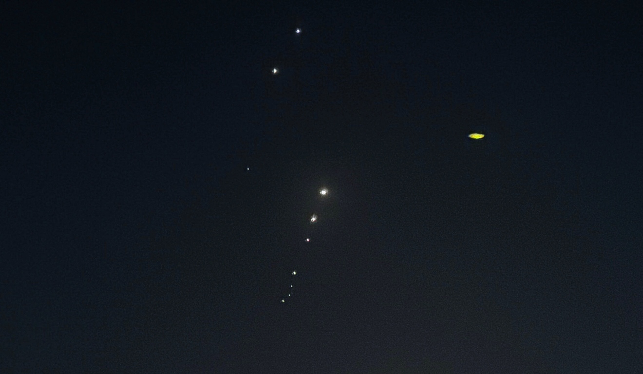 Céu com bombas no ar