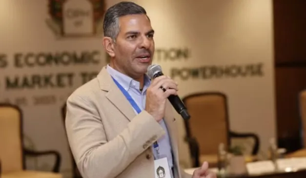 Sunjay Kapur em palestra.