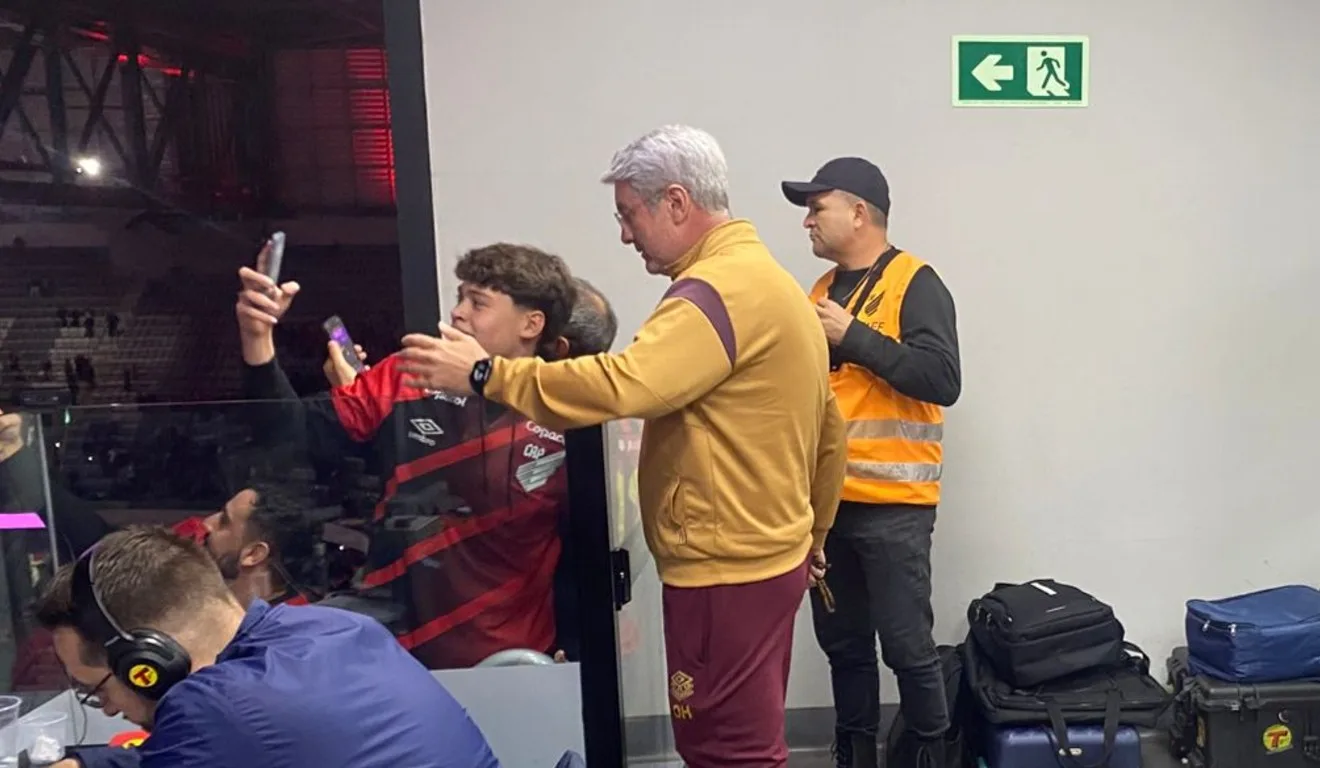 Odair Hellmann, técnico do Athletico