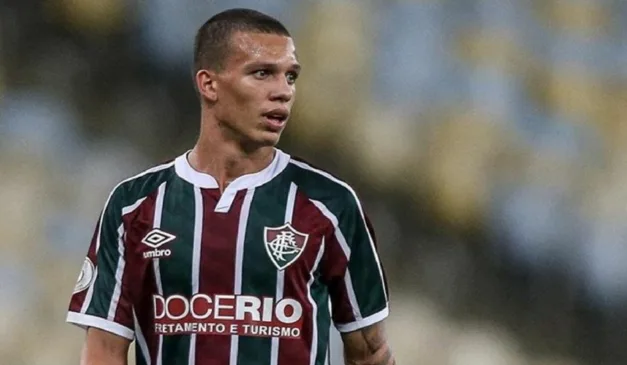 Calegari, lateral-direito do Fluminense, que negocia com o Athletico