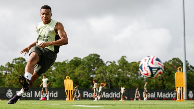 Mbappé em treino do Real Madrid durante a Copa do Mundo de Clubes.