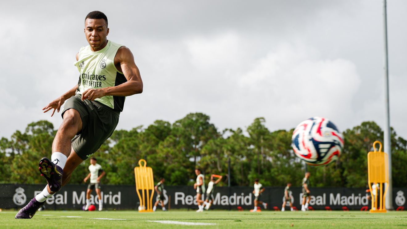 Mbappé em treino do Real Madrid durante a Copa do Mundo de Clubes.