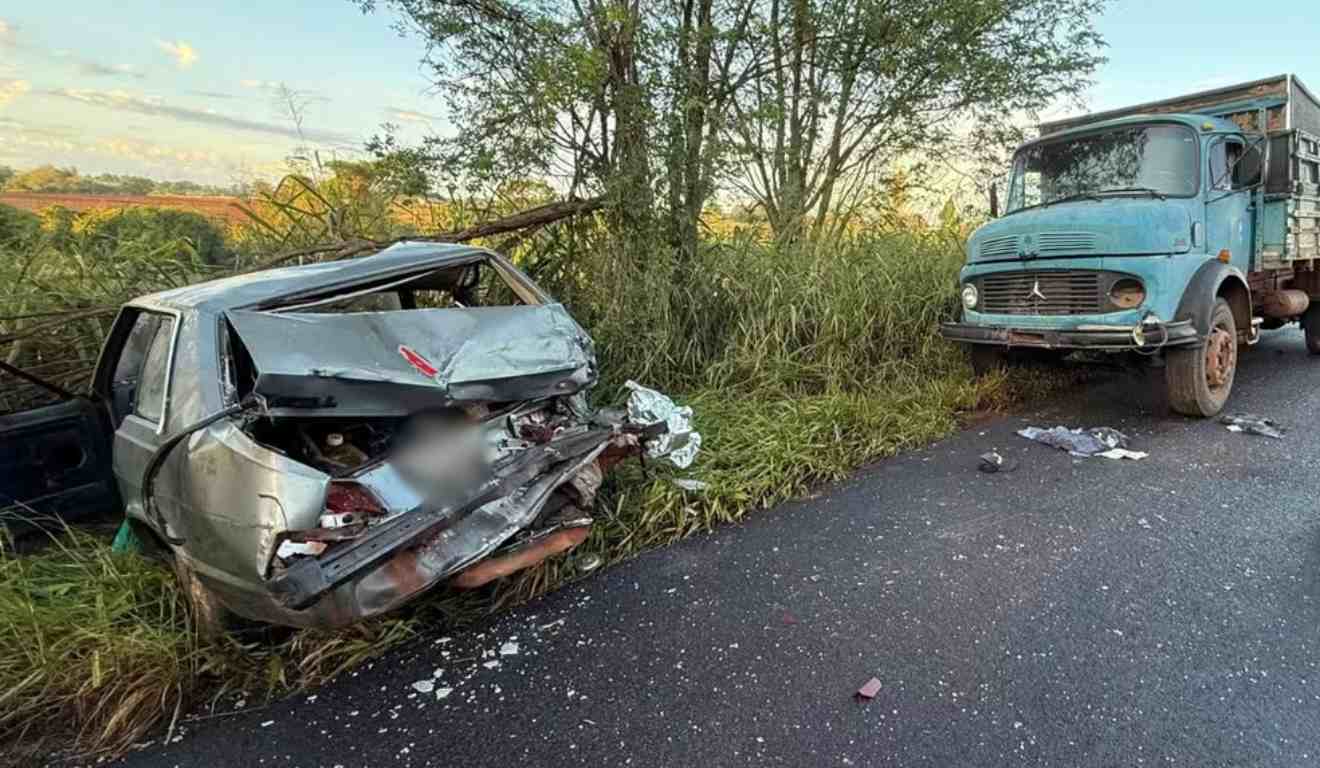 Dois homens foram atropelados enquanto empurravam carro na PR-317