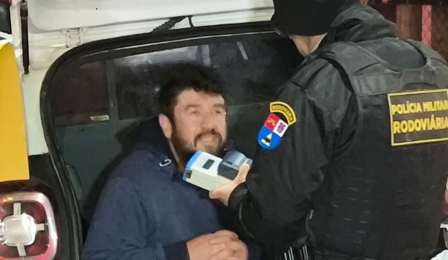 motorista de kwid alcoolizado