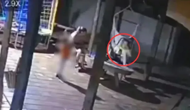 pai de criança no momento em que mãe foi morta