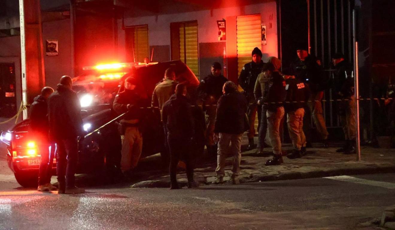 Policiais cumpriram mandados judiciais contra quadrilha que realizava tráfico no Centro de Curitiba