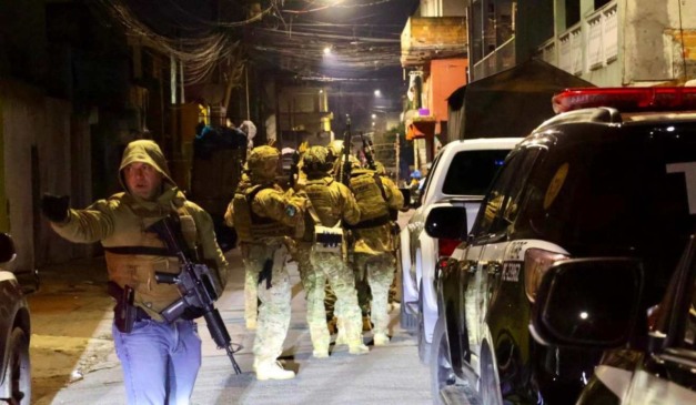 Policiais cumpriram mandados judiciais contra quadrilha que realizava tráfico no Centro de Curitiba