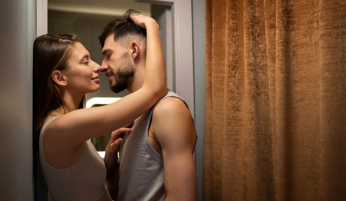 Casal em momento romântico