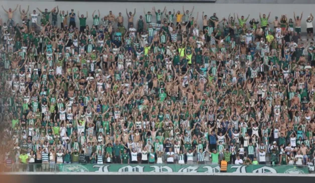 Torcida do Coxa na Arena da Baixada em 2018. (Foto: Divulgação/ Coritiba)