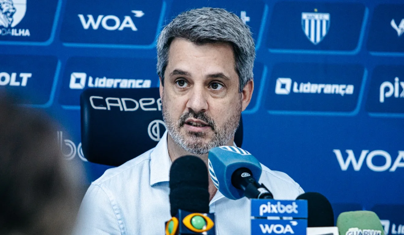 Eduardo Freeland está trocando o Avaí pelo Athletico