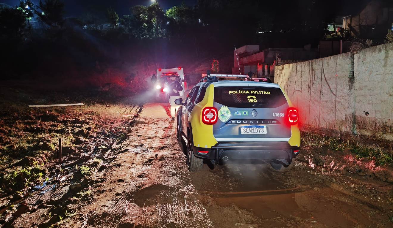 homem suspeito de roubar quatro celulares em assaltos a pedestres na CIC, junto com três comparsas, morre em confronto coma PM na Rua Jornalista Pedro Viana, na região conhecida como Morro do Piolho, em Curitiba