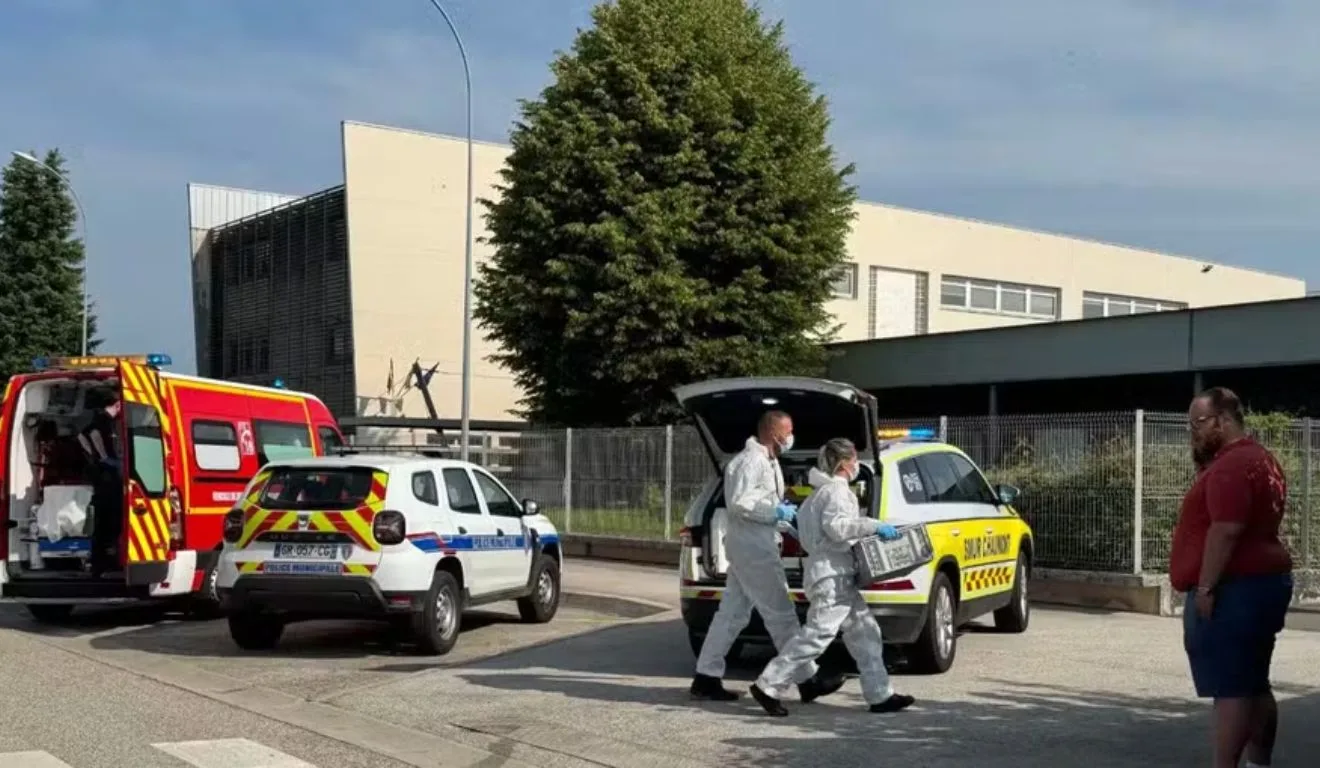 Aluno mata inspetora em escola