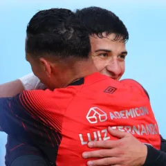 Luiz Fernando e Esquivel comemoram o primeiro gol do Athletico contra o Avaí.