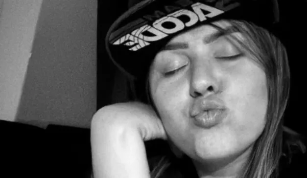 Paola acompanhava o namorado Ismael em uma viagem. Casal morreu em acidente em Alagoas