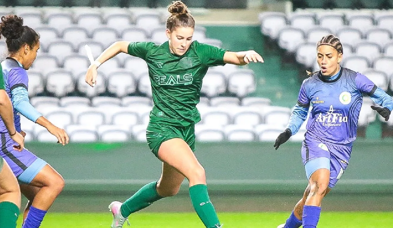 Lance de Coritiba x Rolim de Moura, pela Copa do Brasil feminina