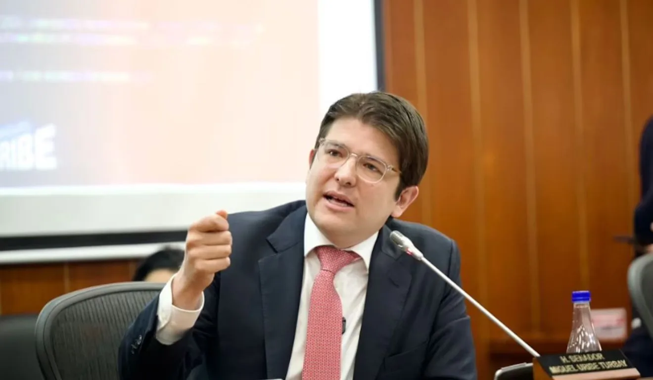 Miguel Uribe, pré-candidato a presidente da Colômbia, baleado em atentado