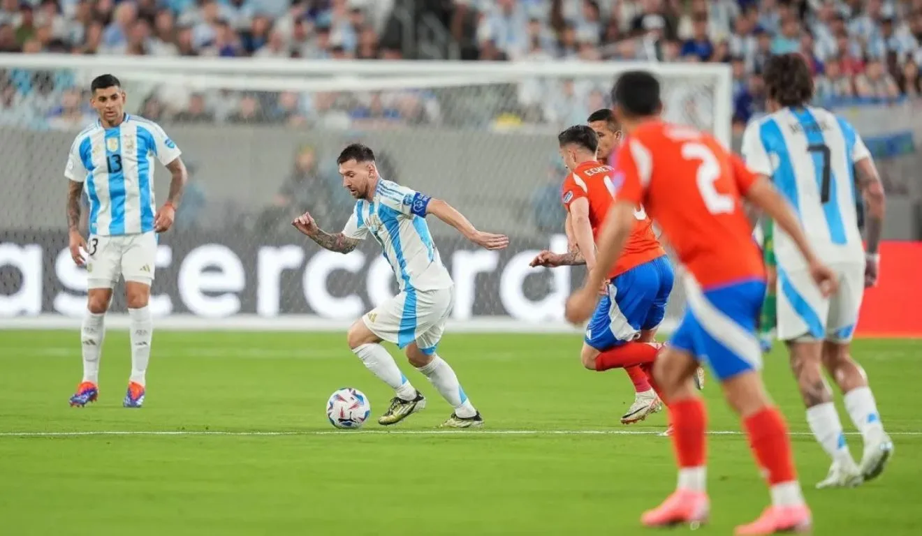 Messi está de volta entre os convocados pela Argentina (Foto: X/ AFA)