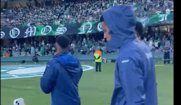 Alef Manga entrando em campo no Couto Pereira para Coritiba x Avaí