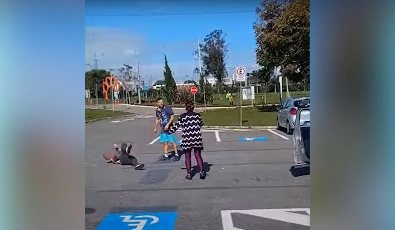 Lucas Tesche, motorista que foi agredido com tesouradas, é salvo por popular.