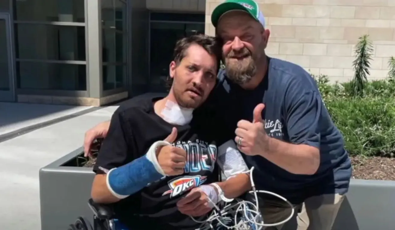 Noivo e cadeira de rodas.