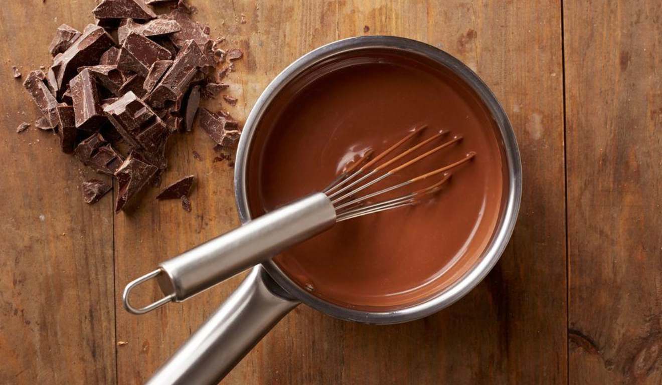 Panela com choconhaque.