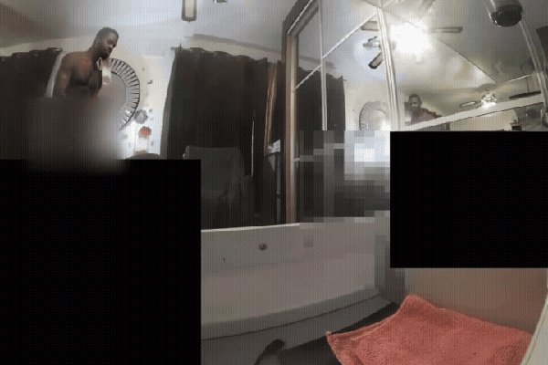 Vídeo Yostin tomando banho alegremente.