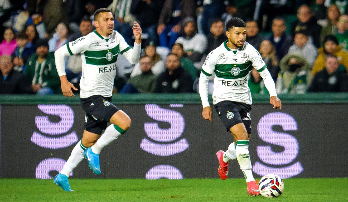 Bruno Melo e Lucas Ronier em Coritiba x Volta Redonda
