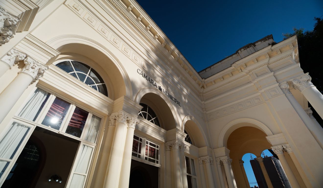 Fachada da Câmara Municipal de Curitiba; vereador pode sofrer representação por nepotismo hoje