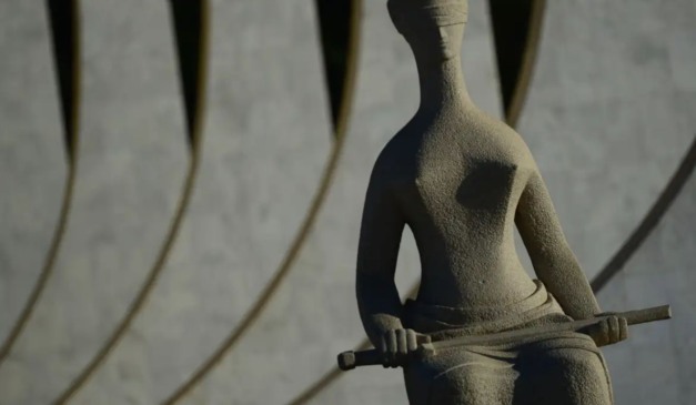 Estátua da Justiça no STF; Câmara aprovou novos cargos comissionados na Corte