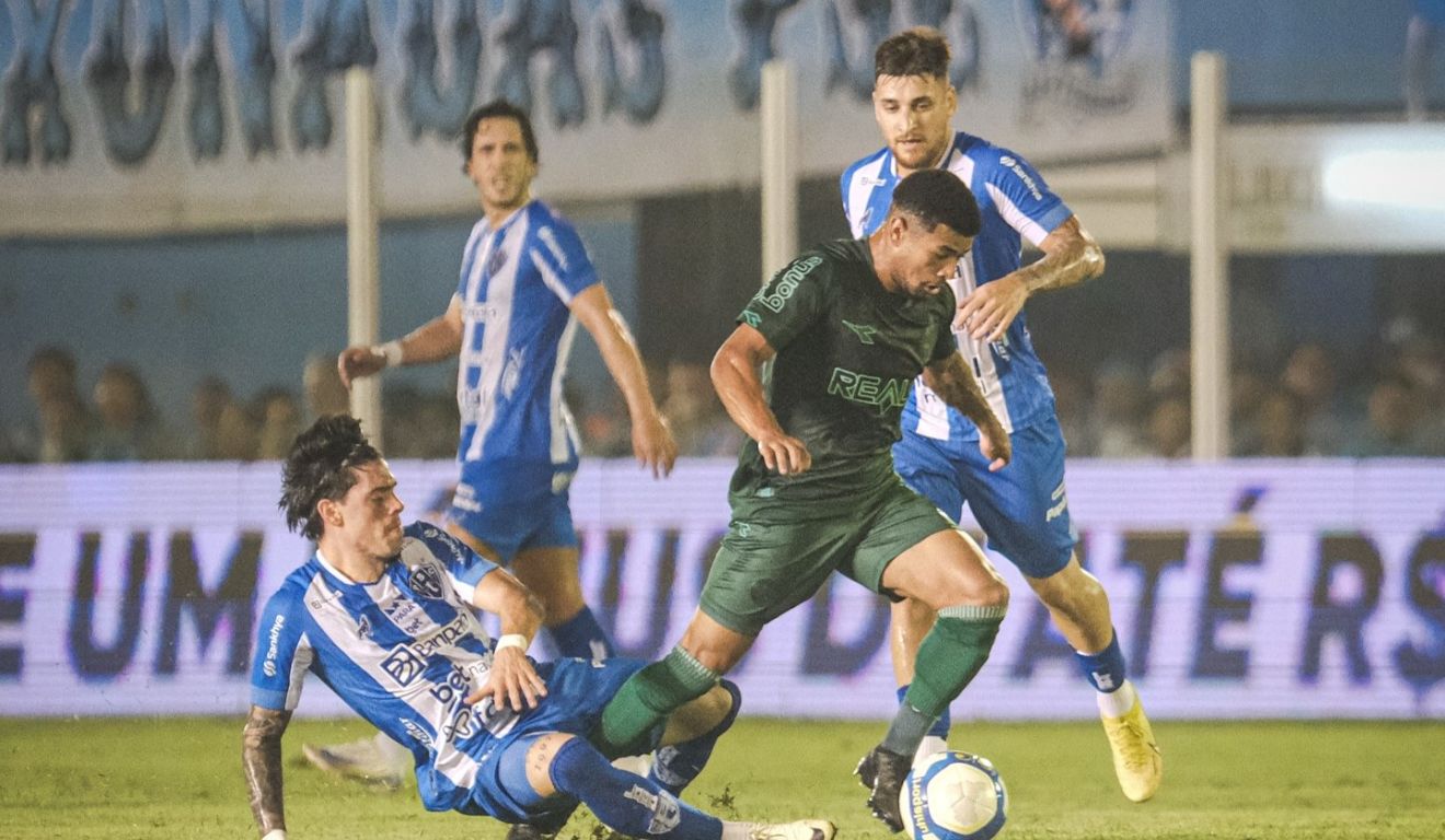 No ano passado o Coritiba teve dificuldades contra o Paysandu nos dois jogos (Foto: JP Pacheco/Coritiba)