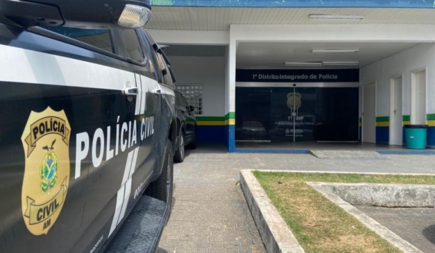 Viatura da Polícia Civil do AM, responsável por prender homem que abusou adolescente na saída de escola